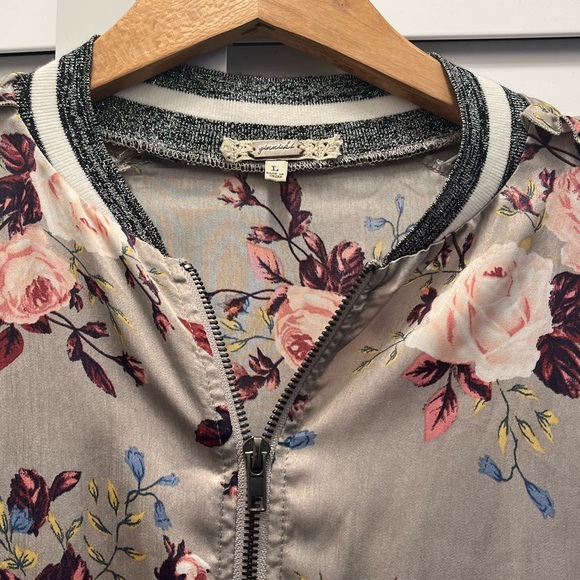 Buckle Gimmicks Floral Jacket - Picture 8 of 11